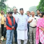मसूरी-देहरादून मार्ग पर भूस्खलन से बढ़ी परेशानी, मंत्री गणेश जोशी ने किया निरीक्षण